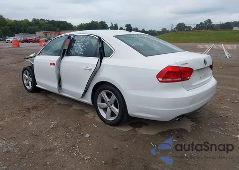 2012 Volkswagen Passat Se z USA, uszkodzony, nr VIN 1VWBP7A3XCC043542